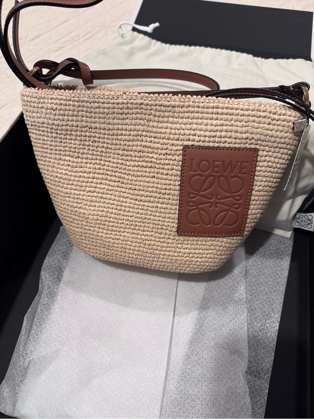 Loewe Slit pochette bag in raffia and calfskin- NEW with tags and box - Picture 2 of 10